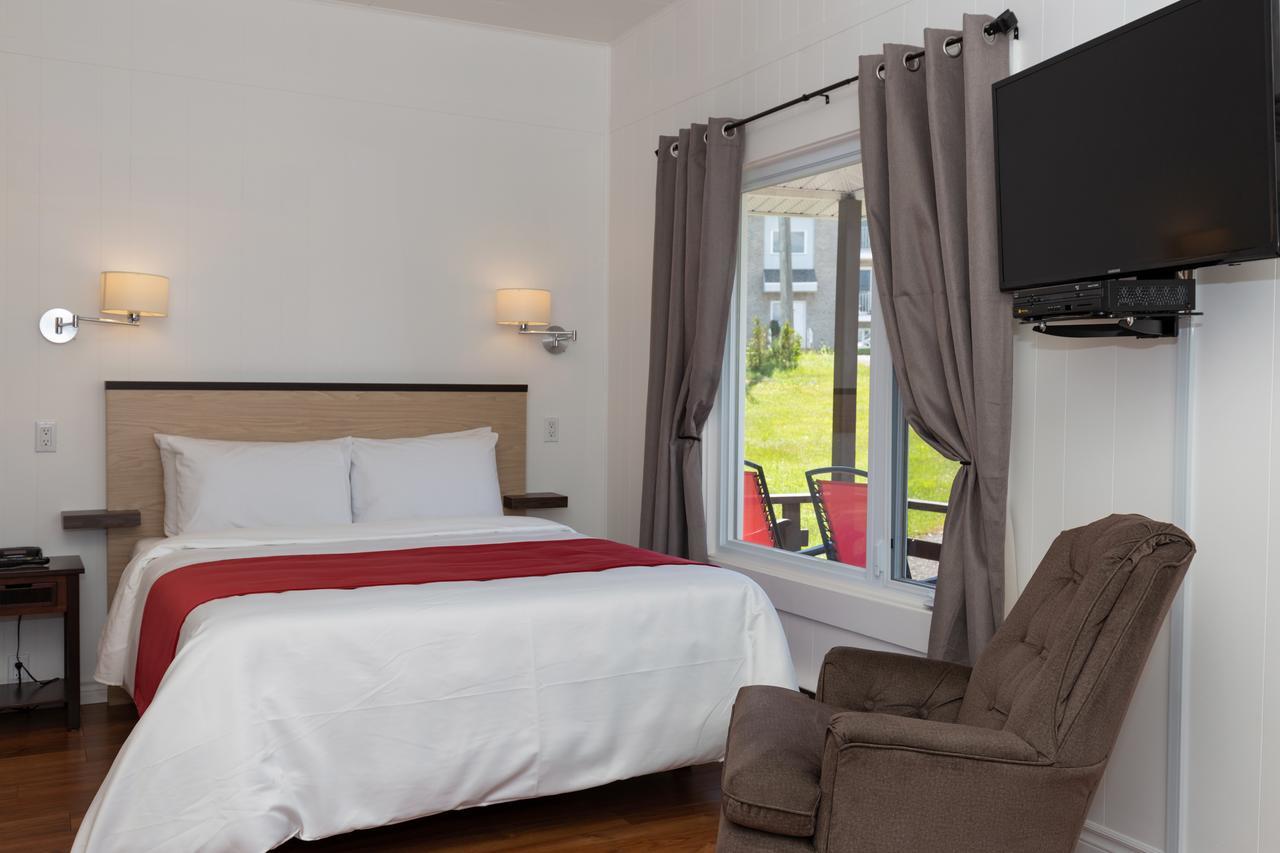 Motel Au Fleuve D'Argent Rivière-du-Loup Exteriör bild