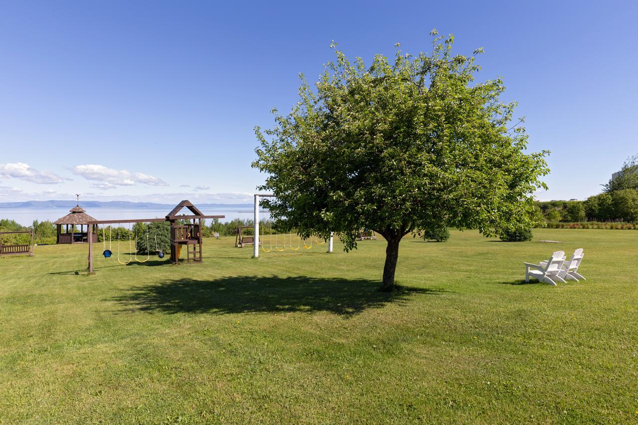 Motel Au Fleuve D'Argent Rivière-du-Loup Exteriör bild