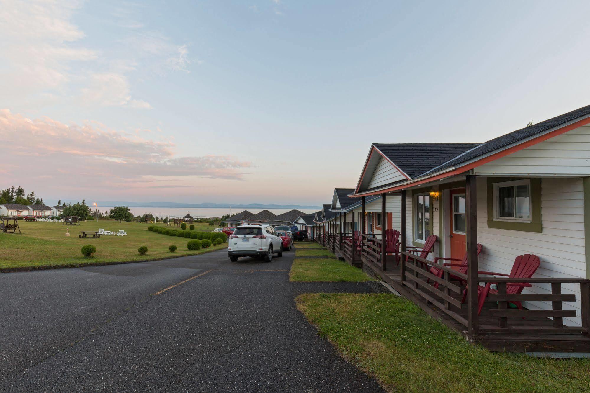 Motel Au Fleuve D'Argent Rivière-du-Loup Exteriör bild