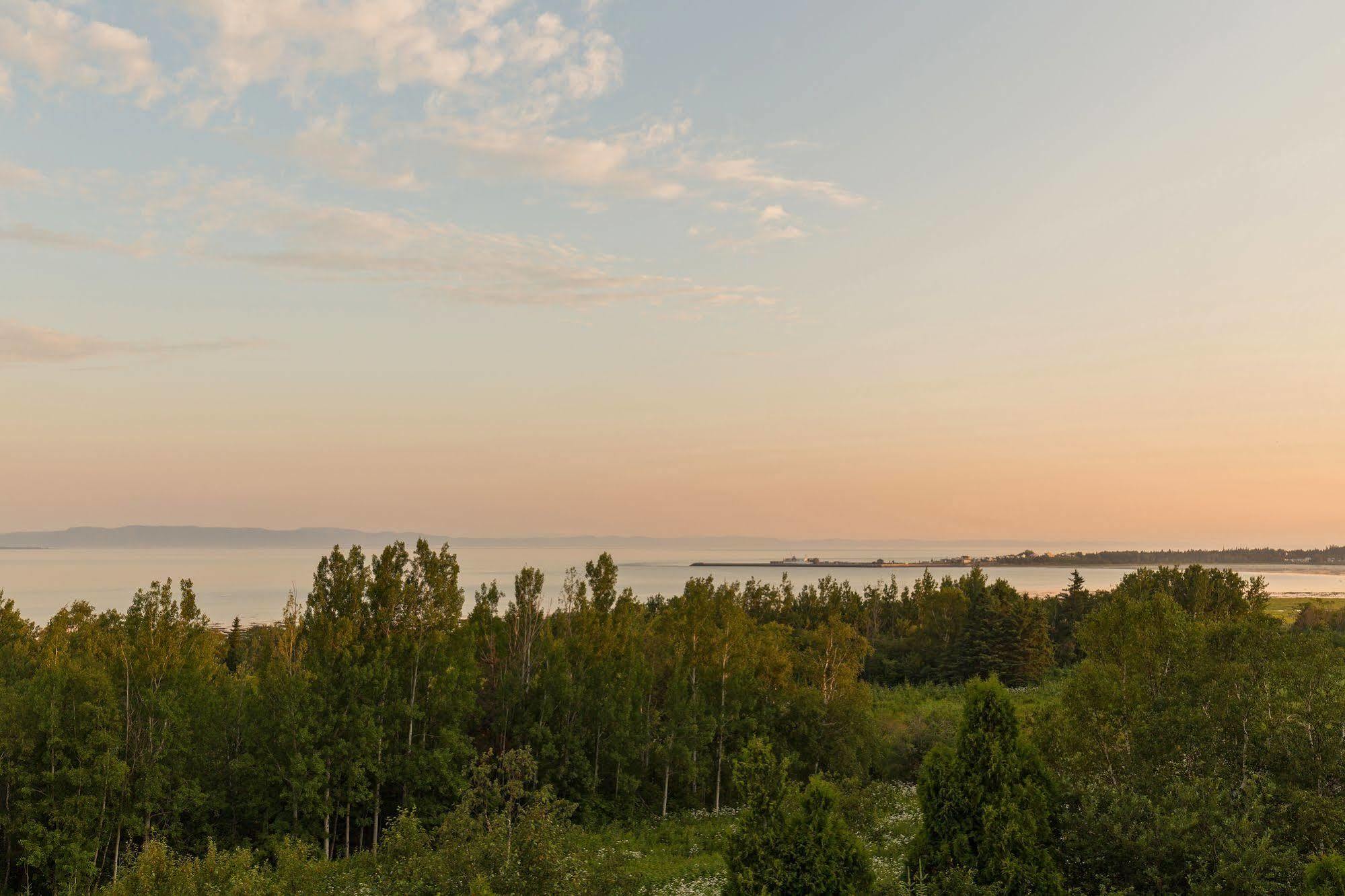 Motel Au Fleuve D'Argent Rivière-du-Loup Exteriör bild