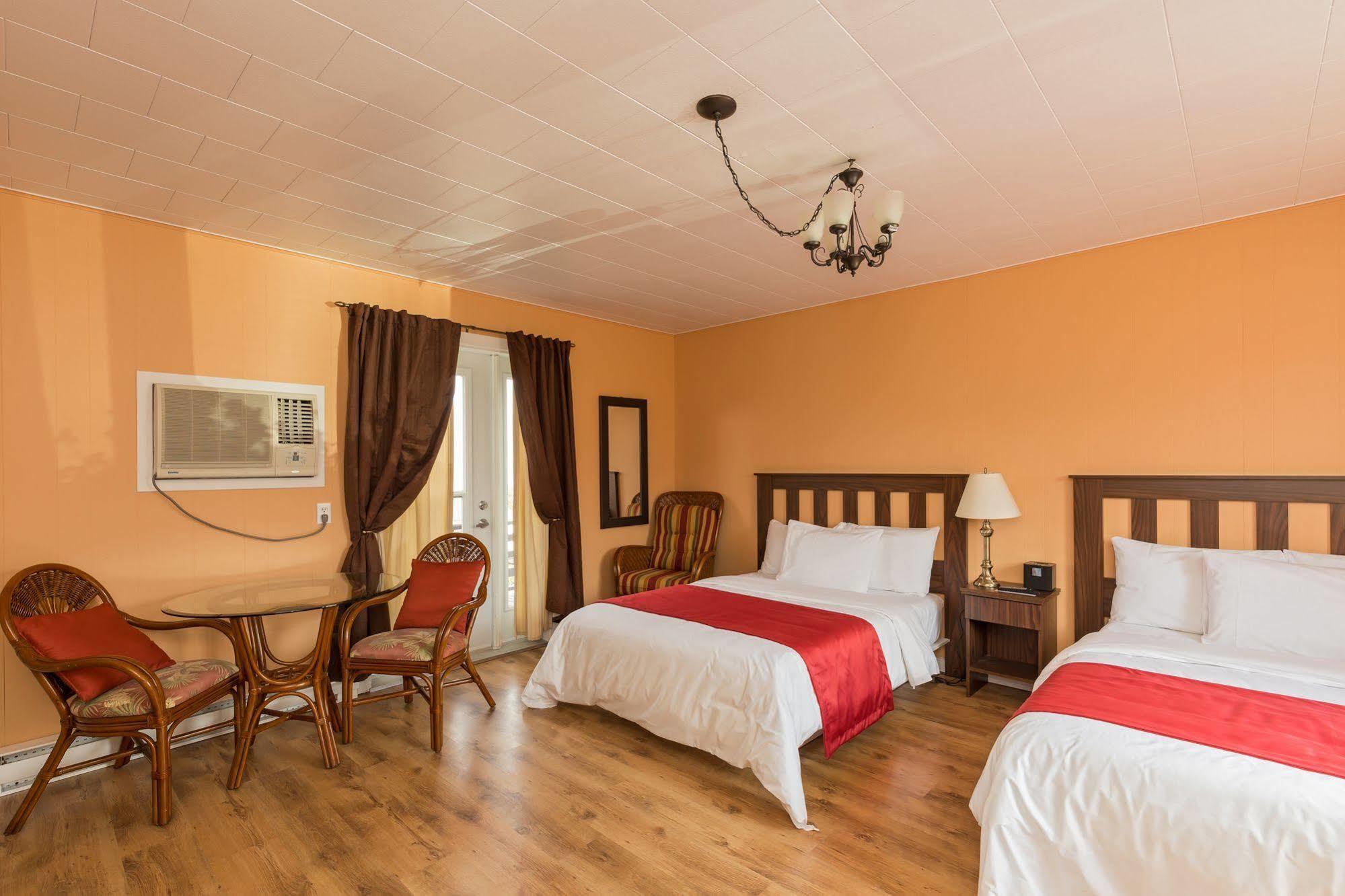 Motel Au Fleuve D'Argent Rivière-du-Loup Exteriör bild