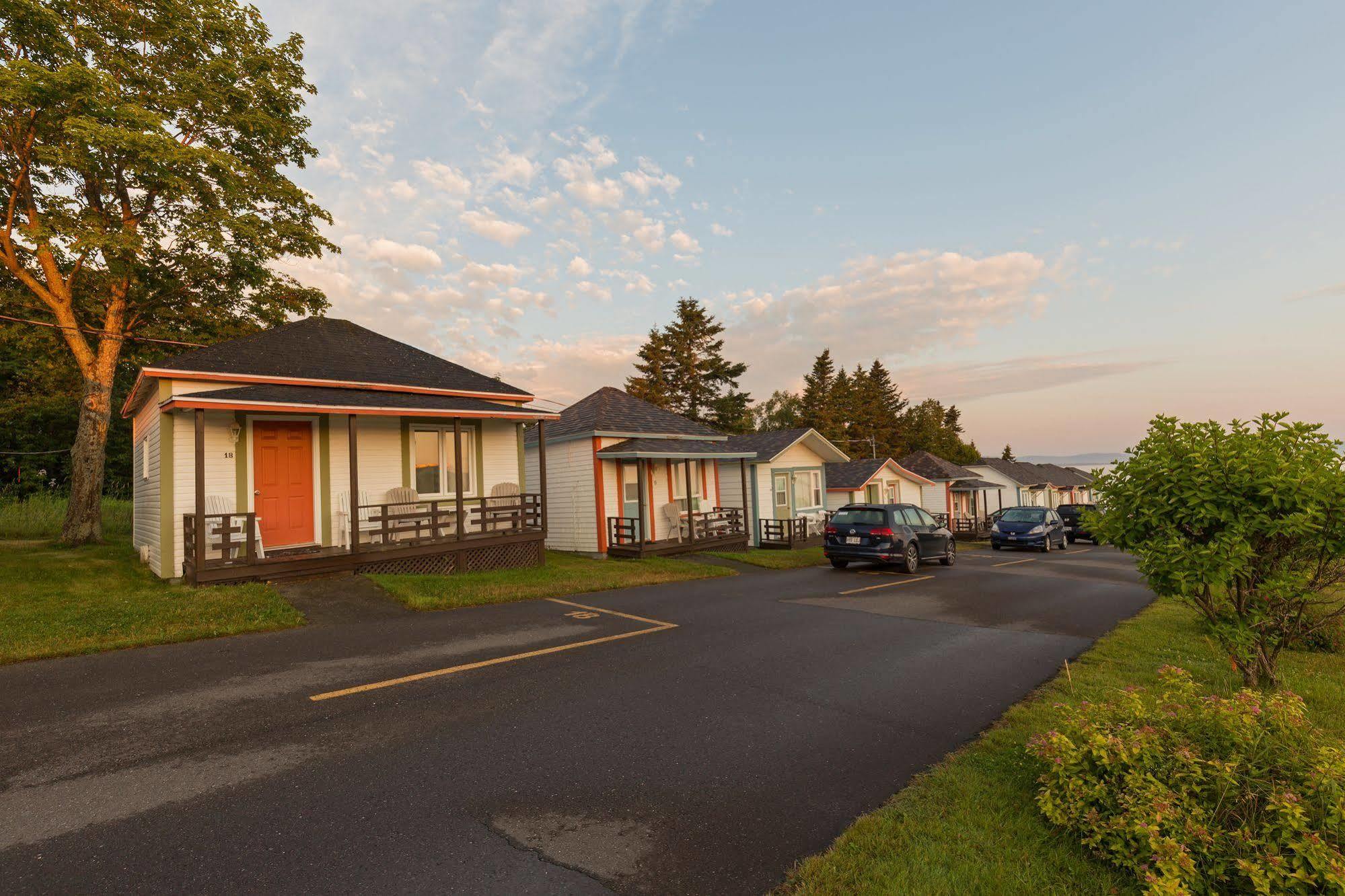 Motel Au Fleuve D'Argent Rivière-du-Loup Exteriör bild