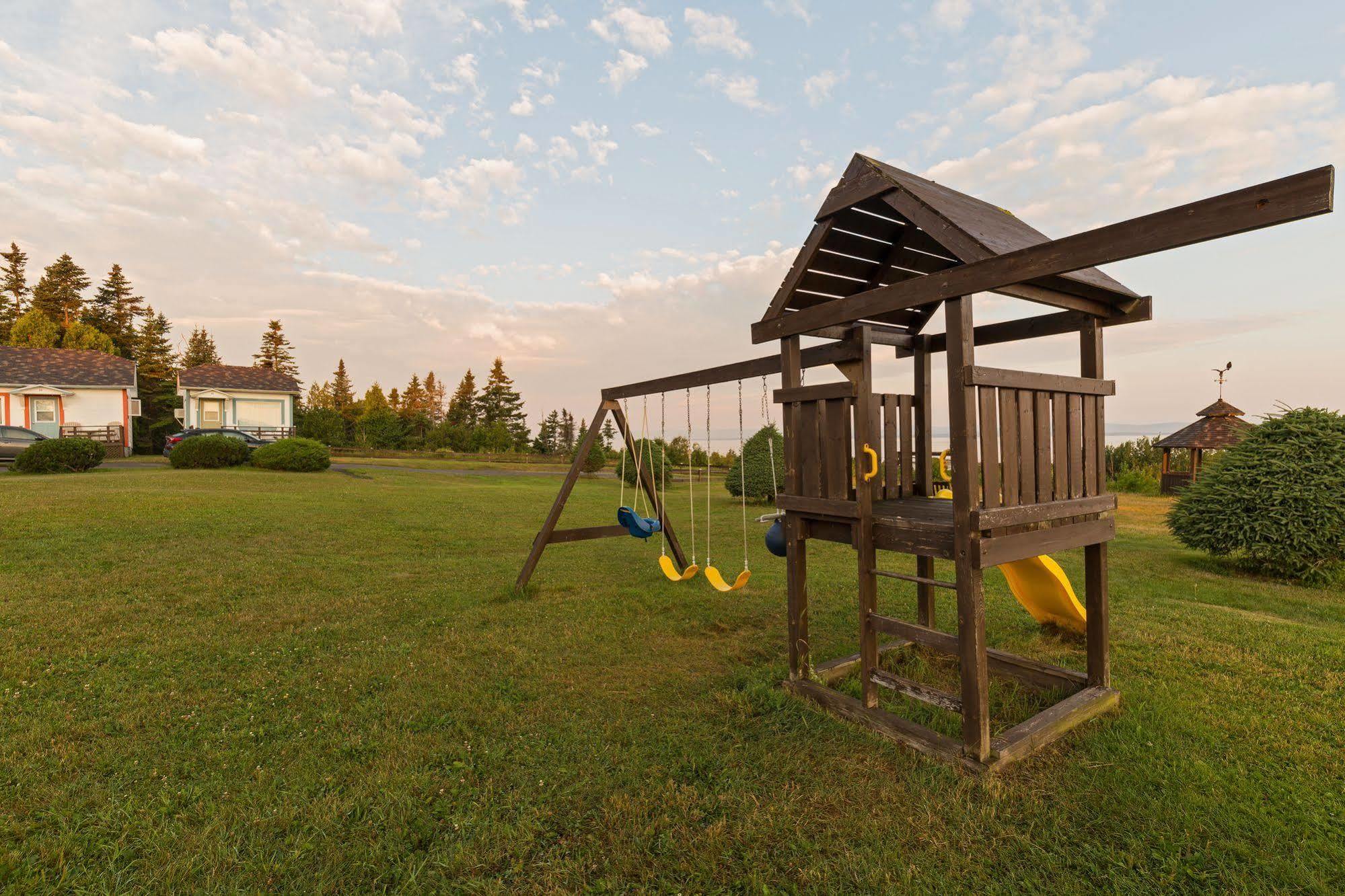 Motel Au Fleuve D'Argent Rivière-du-Loup Exteriör bild