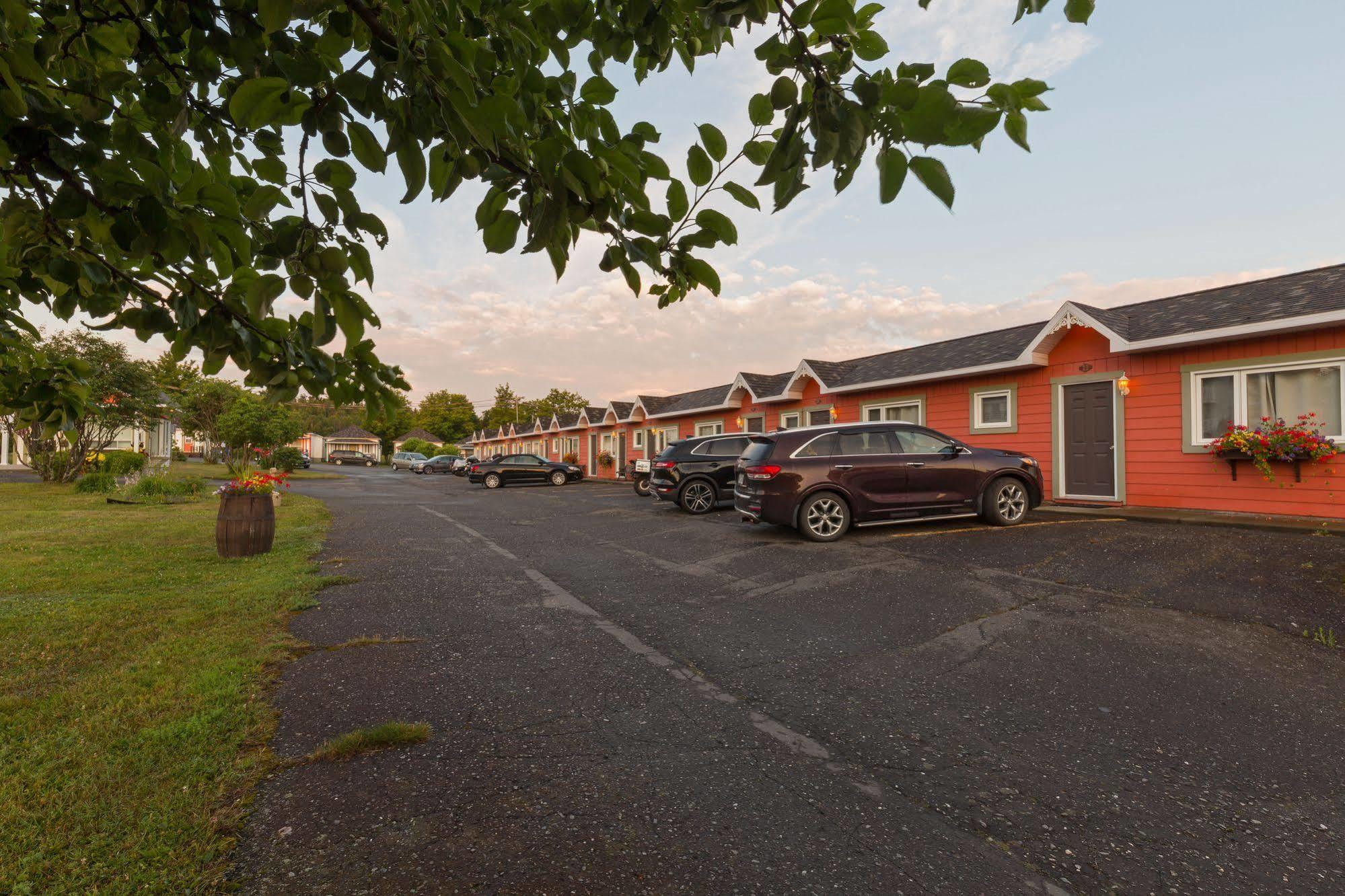 Motel Au Fleuve D'Argent Rivière-du-Loup Exteriör bild