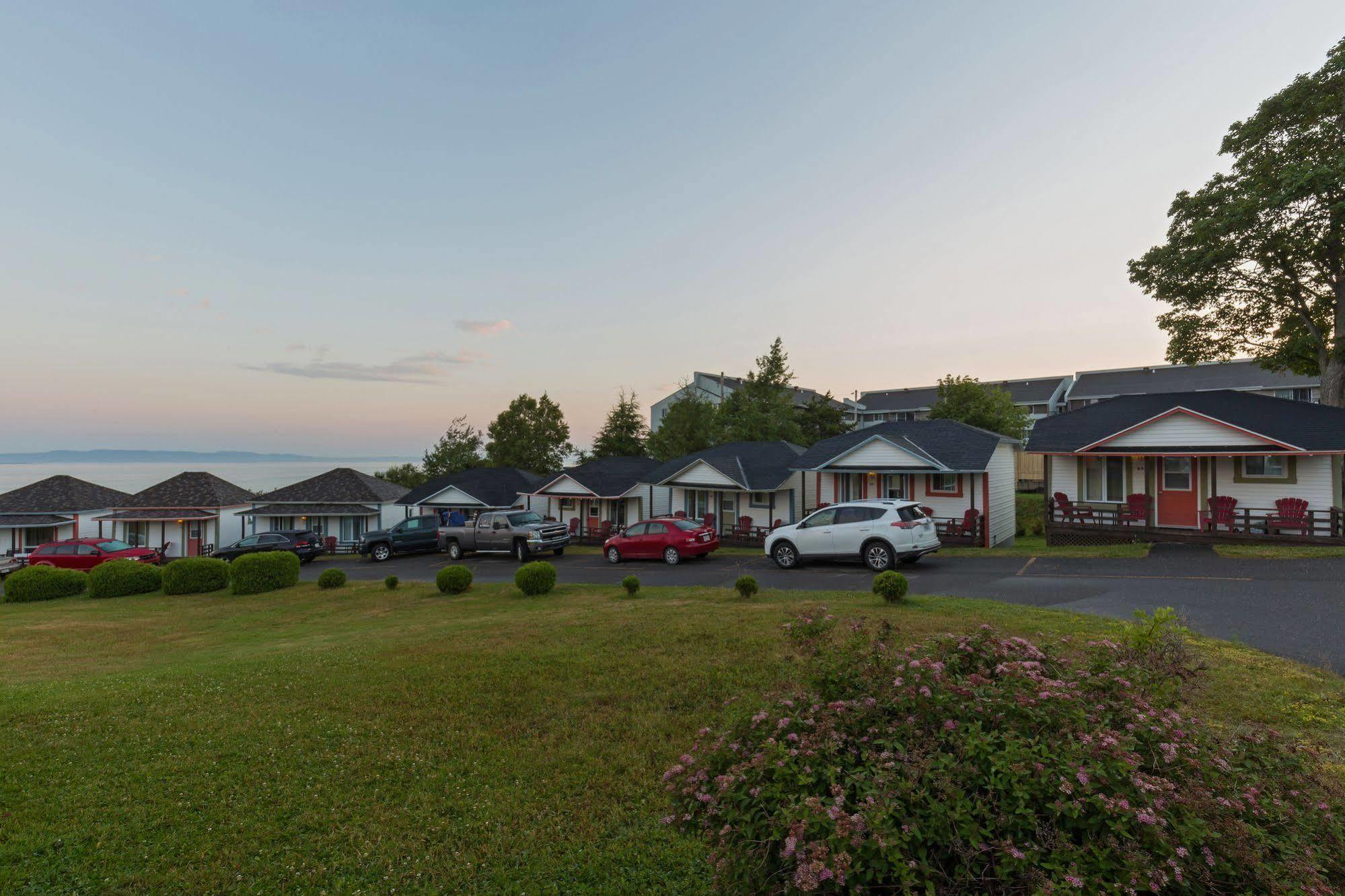 Motel Au Fleuve D'Argent Rivière-du-Loup Exteriör bild